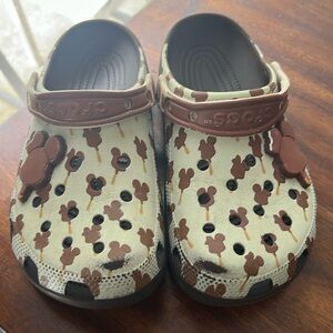 Mickey icecream bar crocs Disney parks size 7 women